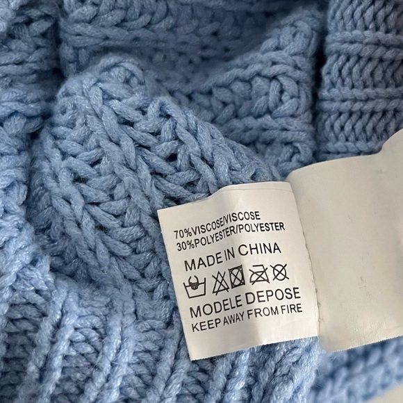 LUC-CE/ Cable knit turtleneck sweater/Oversized/ Light blue/ Size US Small/Med. - Picture 8 of 10